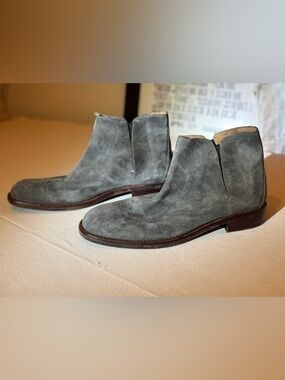 John Varvatos Men’s Waverly Chelsea Boot (Charcoal Gray)